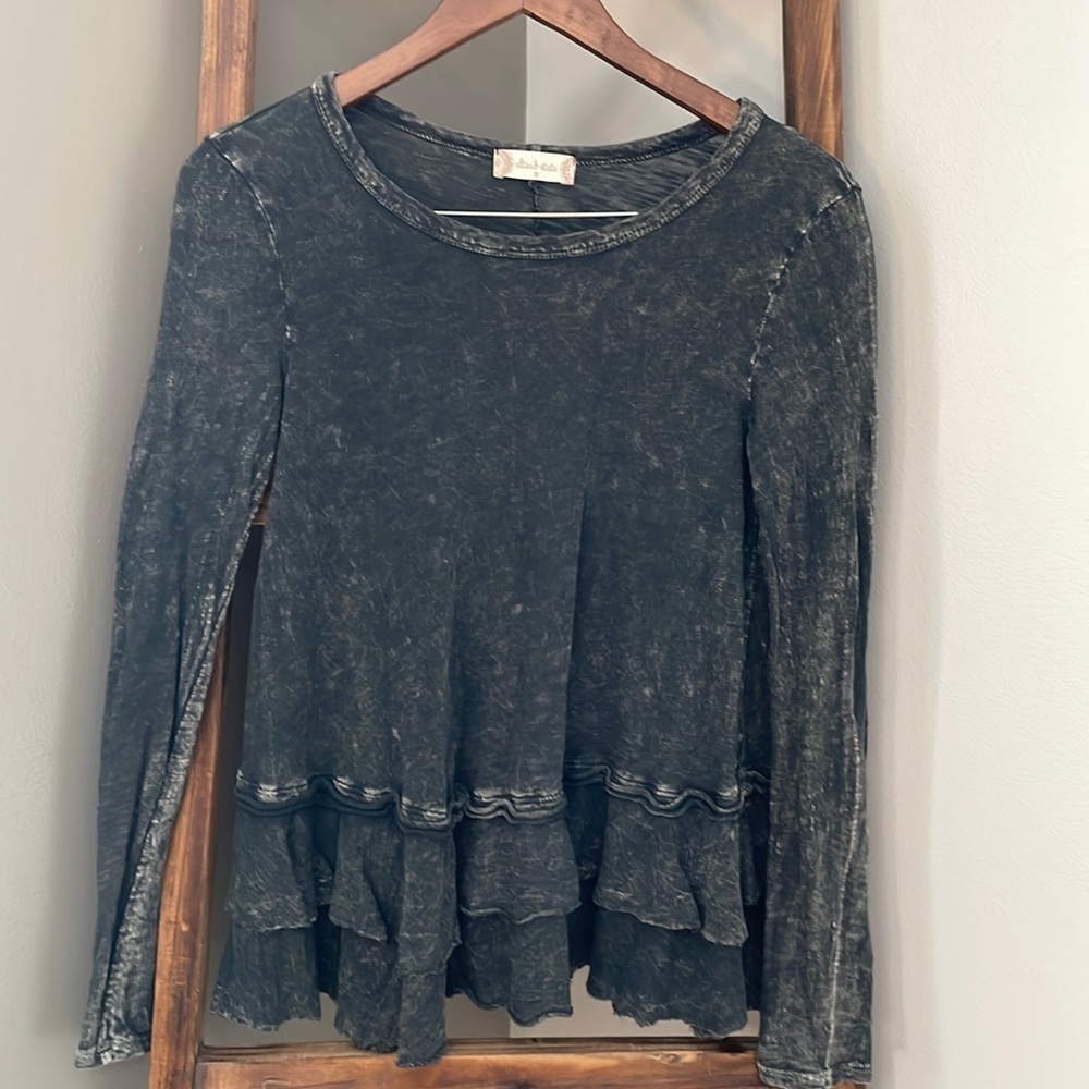 Altar'd state top. Long sleeve.
Black, stone wash. Pre~Loved  Excellent Cond!
